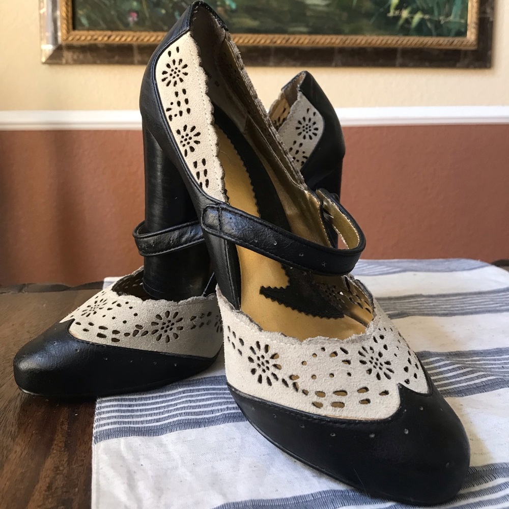 Black and Ivory Oxford Feels